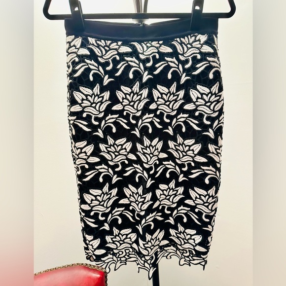 BCBGMAXAZRIA Sascha Black and White Floral Lace Embroidered Pencil Skirt, XS - Picture 2 of 11